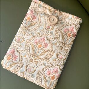 KINDLE PAPERWHITE EMBROIDERED SLEEVE
